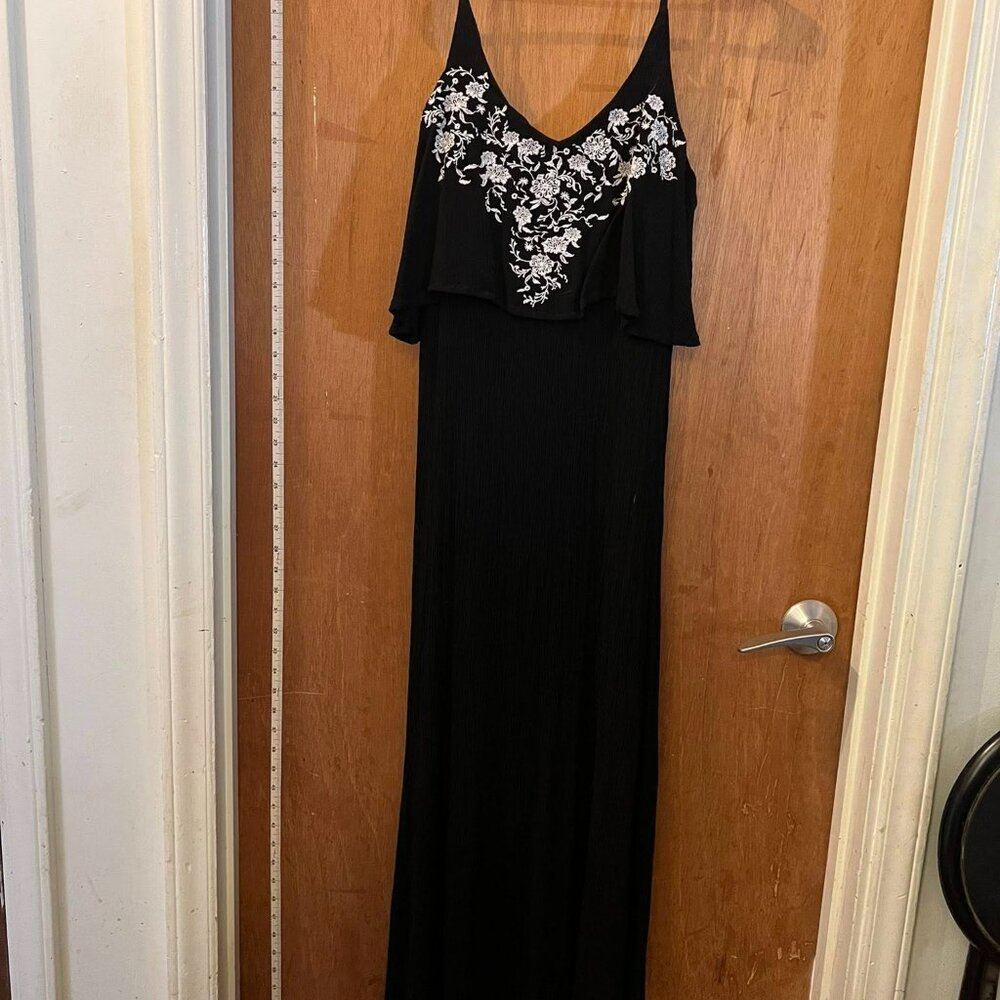 🐻Size L - Rue 21 - Long Black Sleeveless Dress